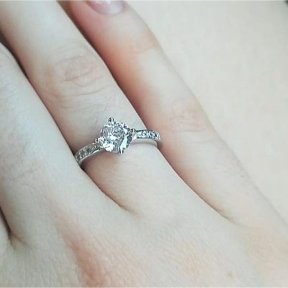 925 Sterling Silver Ring with Cubic Zirconia Class - Picture 4 of 4